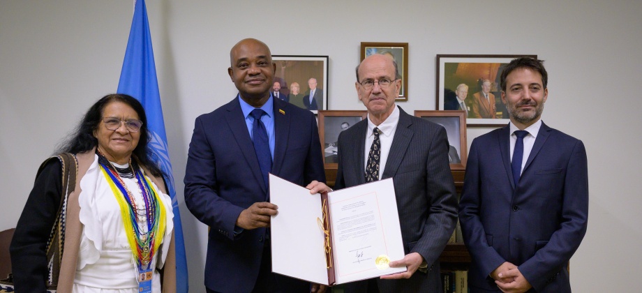 Ministro de Relaciones Exteriores de Colombia, Luis Gilberto Murillo, depositó el instrumento de ratificación del Tratado sobre el Comercio de Armas 