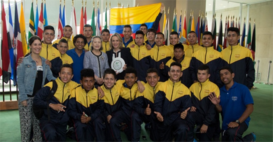 Visita de delegación de 22 jóvenes a la sede de las Naciones Unidas en el marco de la iniciativa de diplomacia deportiva Visita de delegación de 22 jóvenes a la sede de las Naciones Unidas en el marco de la iniciativa de diplomacia deportiva
