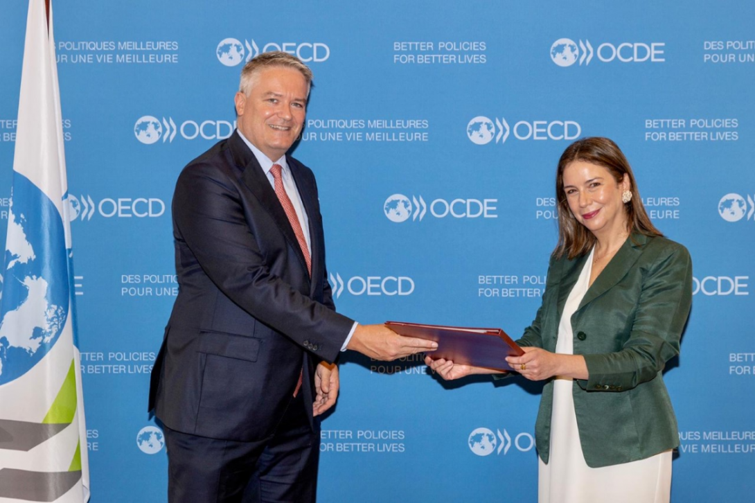 Adriana Mejía Hernández se posesionó cómo nueva Embajadora de Colombia ante la OCDE Adriana Mejía Hernández se posesionó cómo nueva Embajadora ante la OCDE