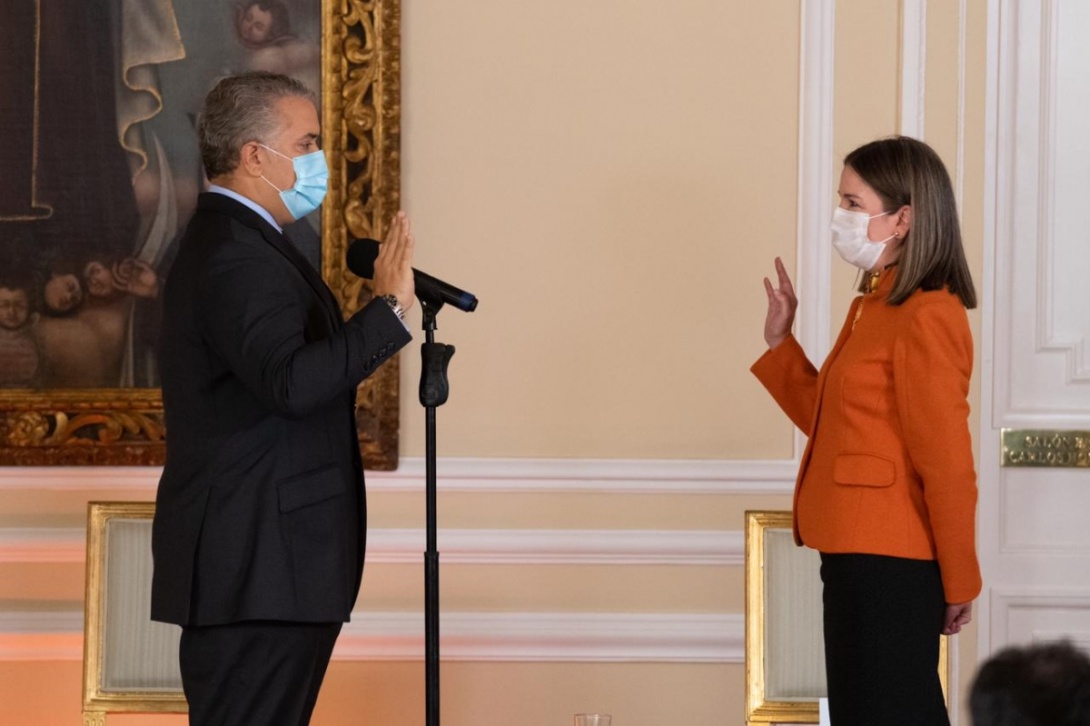 Con un mensaje de agradecimiento y reconocimiento a su trayectoria el Presidente Iván Duque posesionó a Adriana Mejía como nueva Embajadora de Colombia en la OCDE Con un mensaje de agradecimiento y reconocimiento a su trayectoria el Presidente Iván Duque posesionó a Adriana Mejía como nueva Embajadora de Colombia ante la OCDE