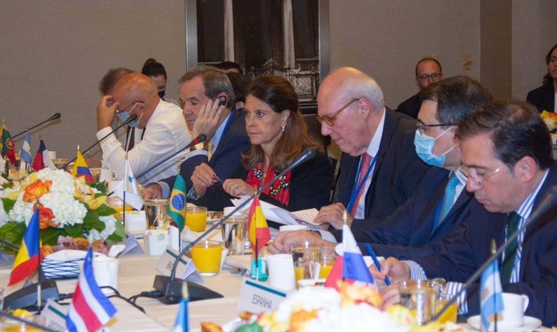 En reunión con 21 Cancilleres Iberoamericanos, la Vicepresidente y Canciller hizo un llamado a priorizar los temas de educación digital y juventud En reunión con 21 Cancilleres Iberoamericanos, la Vicepresidente y Canciller hizo un llamado a priorizar los temas de educación digital